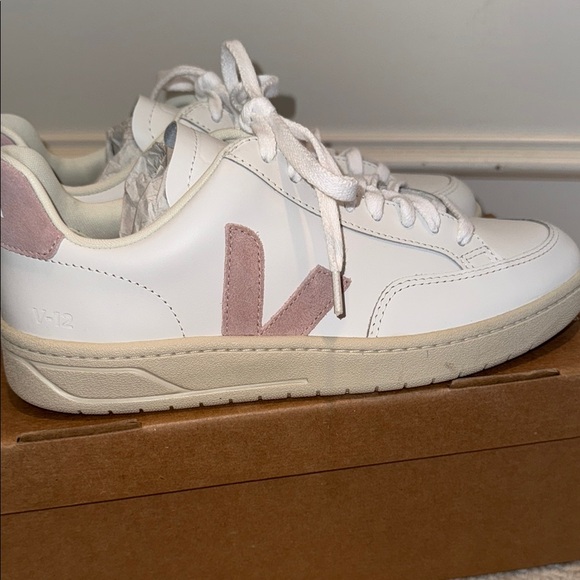Brand New in Box Veja Extra_White_Babe Leather Sneakers - Picture 5 of 9